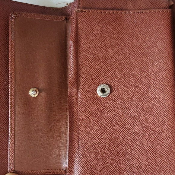 Authentic Louis Vuitton wallet - Picture 4 of 11